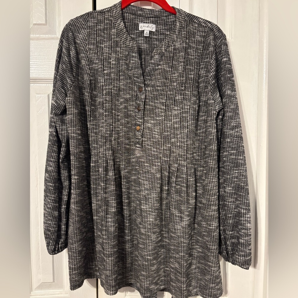 Wonderly Black and White Houndstooth Top
